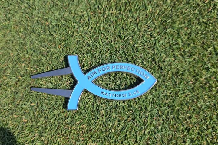 Sky blue Aim for Perfection divot tool on the green